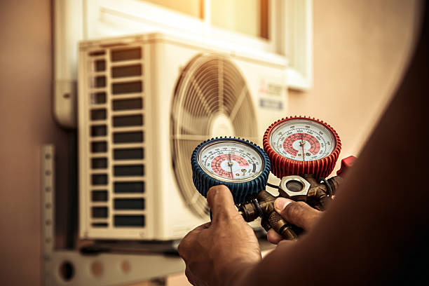Professional Hvac Installation technician working in Kosciusko, MS